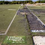 A dominare c�� comunque il verde dell�ormai malmessa erba sintetica dei campi di calcetto...